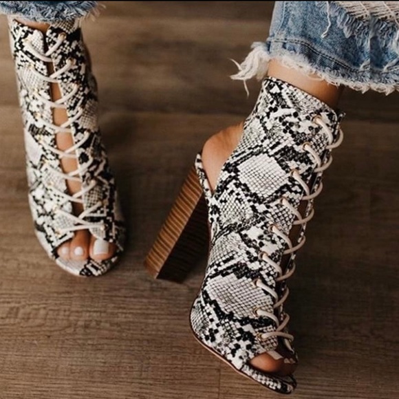 Fashion Nova heeled booties 7 - Picture 2 of 9